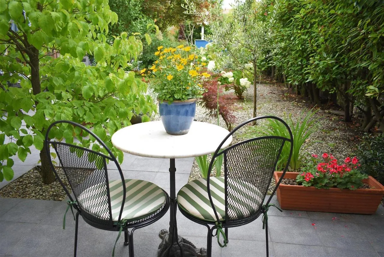 Villa Scalabrini Como Guest house