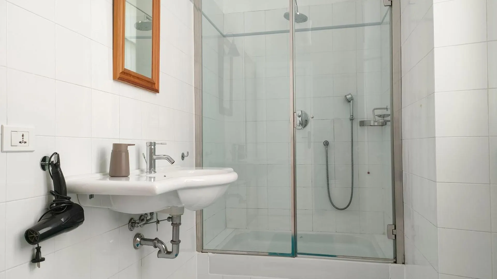 Villa Scalabrini Como Guest house
